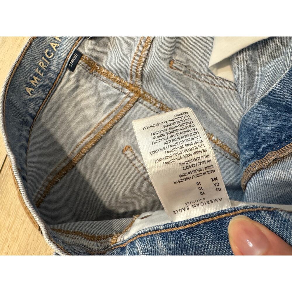 American Eagle light  wash relaxed  jean short size 10 - Picture 6 of 9